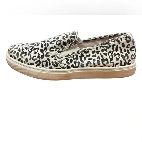 Torrid Leopard Print Slip  On Shoes Size 8WW - Picture 2 of 9